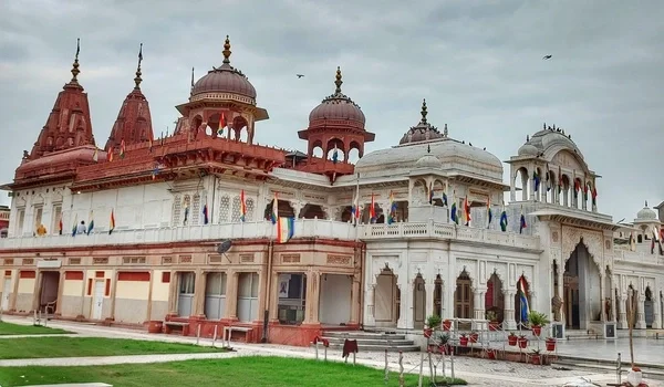Featured Image of Mahaveer Place