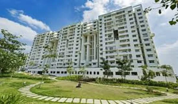 Featured Image of Nitesh Hyde Park